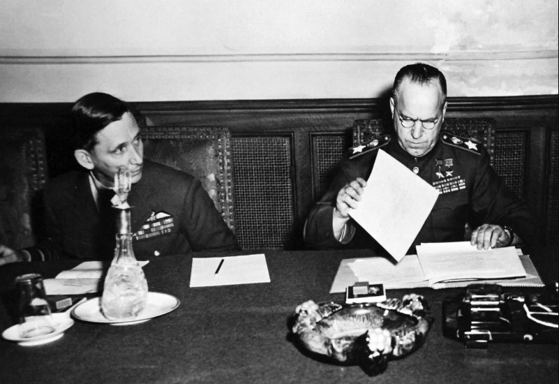 Не День перемоги? Навіщо Росія вигадала свято 9 травня